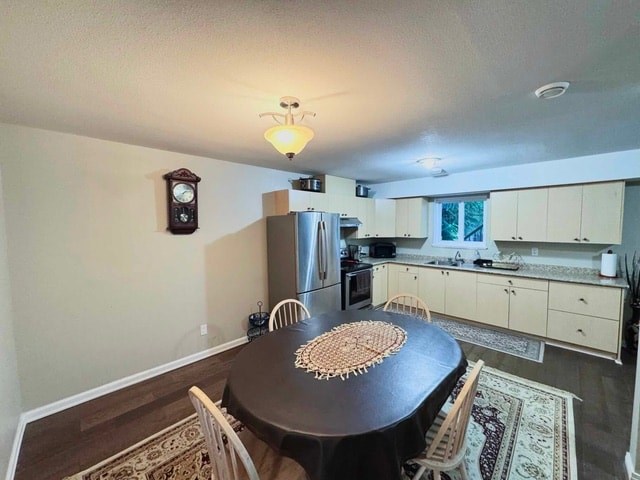 A kitchen with a table and chairs in the middle of the room.