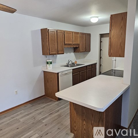 Source URL: https://prod-avail.s3.amazonaws.com/public_images/41794290/listing/Kitchen1.jpg