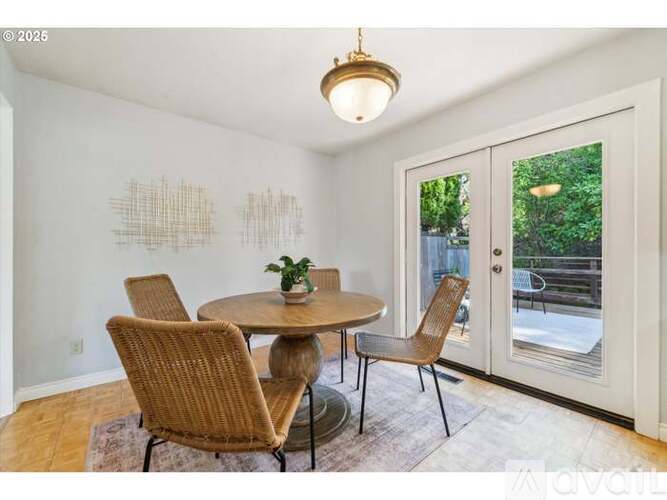 A dining room with a round table and chairs.