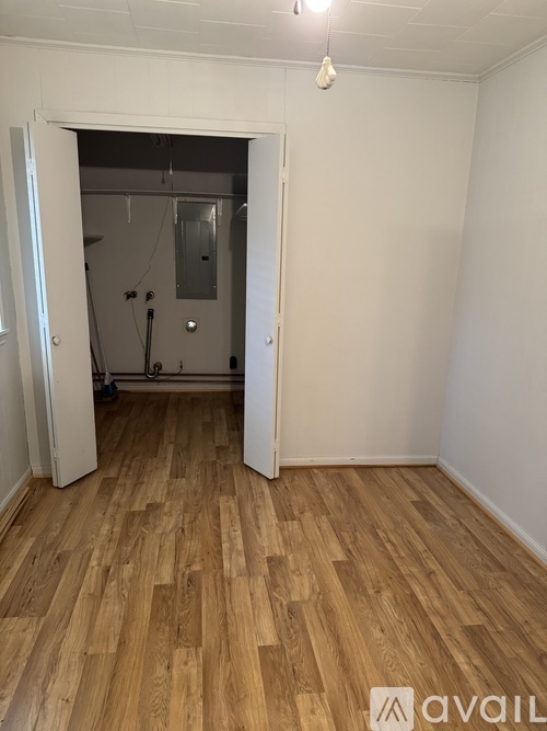 551 E 17th St 3 Beds Single Family Home for Rent - Photo gallery 4