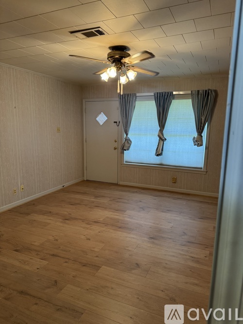 551 E 17th St 3 Beds Single Family Home for Rent - Photo gallery 5