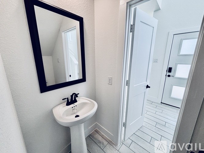 A bathroom with a sink and mirror.