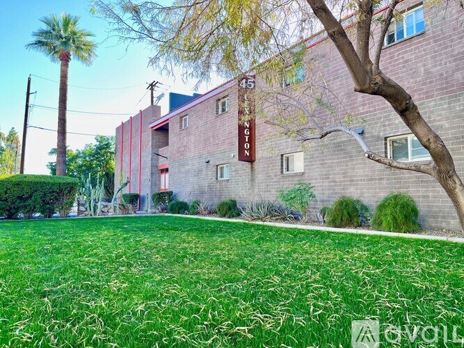 A building with a sign that says "ING" on it.