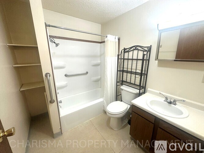 A bathroom with a toilet, sink, and bathtub.