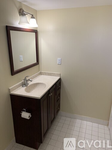 A bathroom with a sink and mirror.