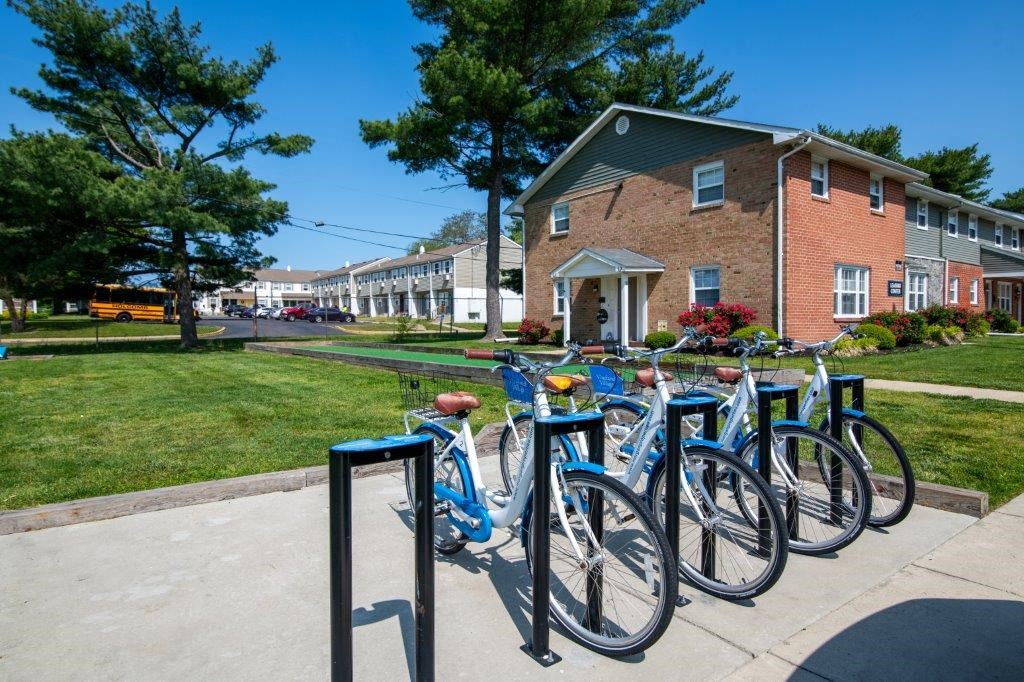 a row of bikes parked in front of a house