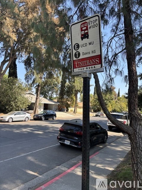 A sign for Unitran's 1762-Buss is on a pole at a street corner.