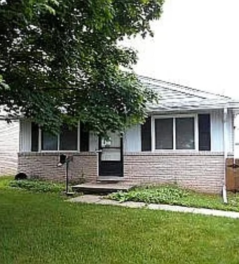 17747 Glenmore 3 Beds Apartment for Rent