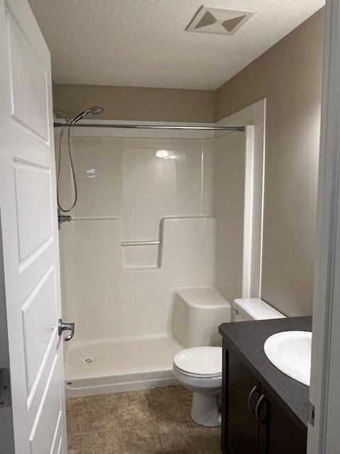 A bathroom with a toilet, sink, and bathtub.