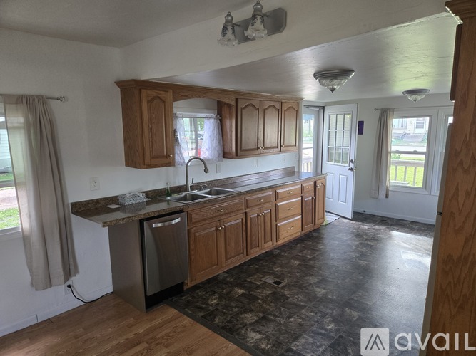 112 N Maple St 1 Single Family Home for Rent - Photo gallery 1