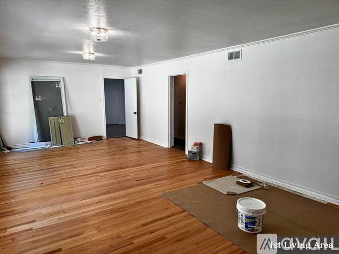 A room with wooden floors and a ceiling fan.