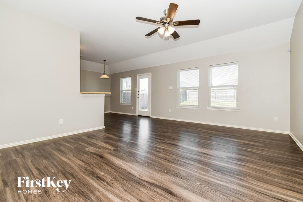 1821 Ridgecrest Drive 3 Beds House for Rent - Photo Gallery 2