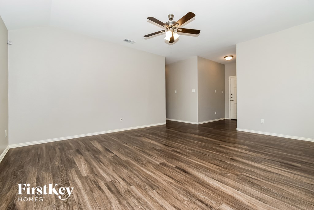 1821 Ridgecrest Drive 3 Beds House for Rent - Photo Gallery 4