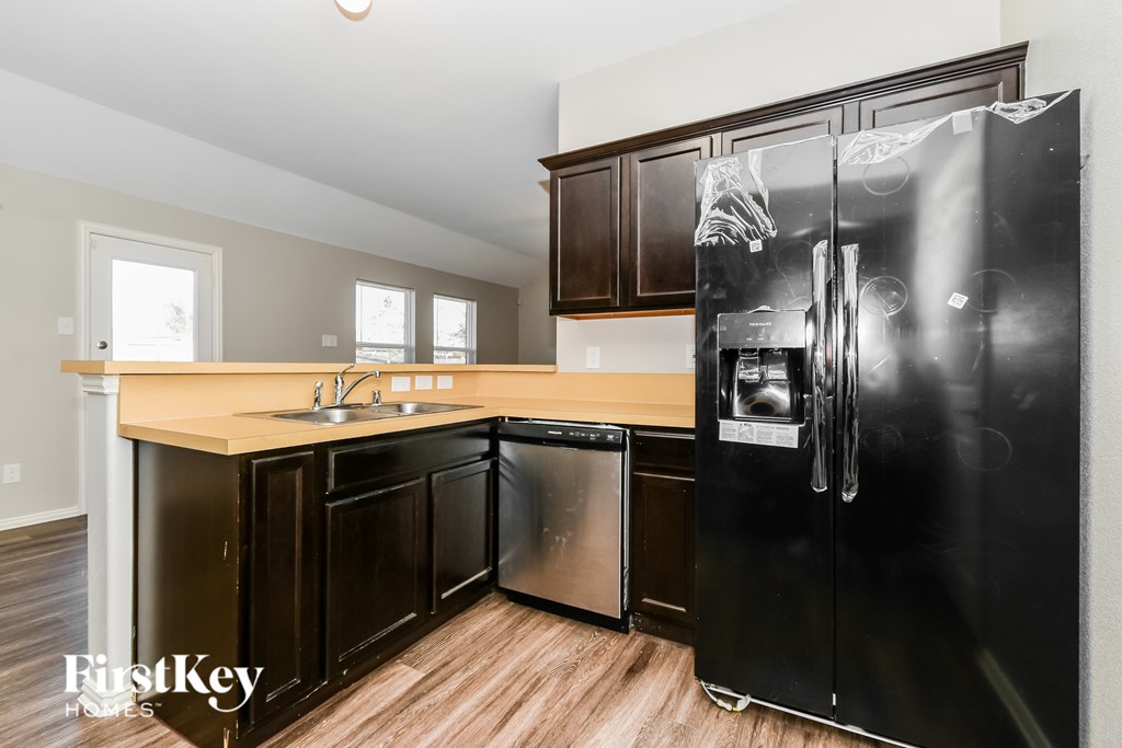 1821 Ridgecrest Drive 3 Beds House for Rent - Photo Gallery 7