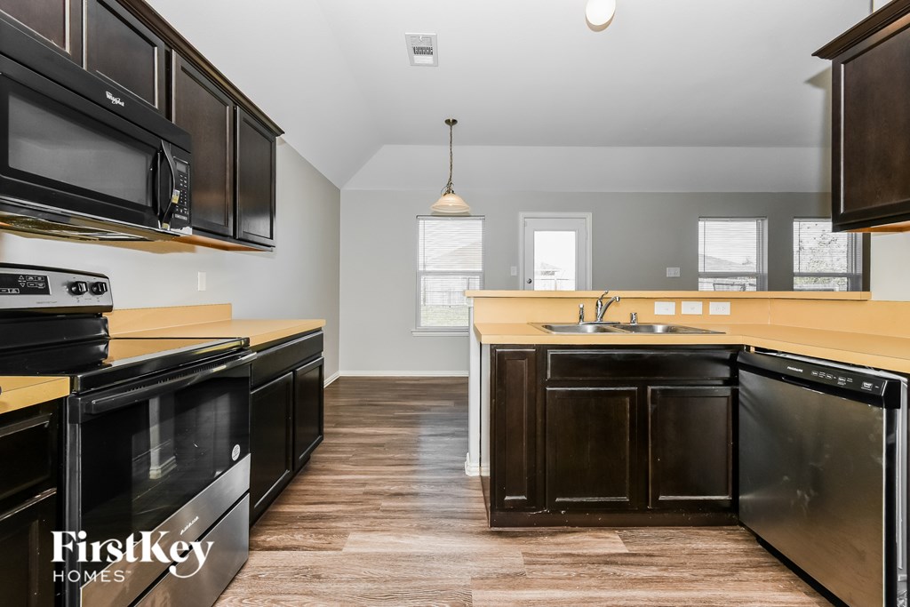 1821 Ridgecrest Drive 3 Beds House for Rent - Photo Gallery 8