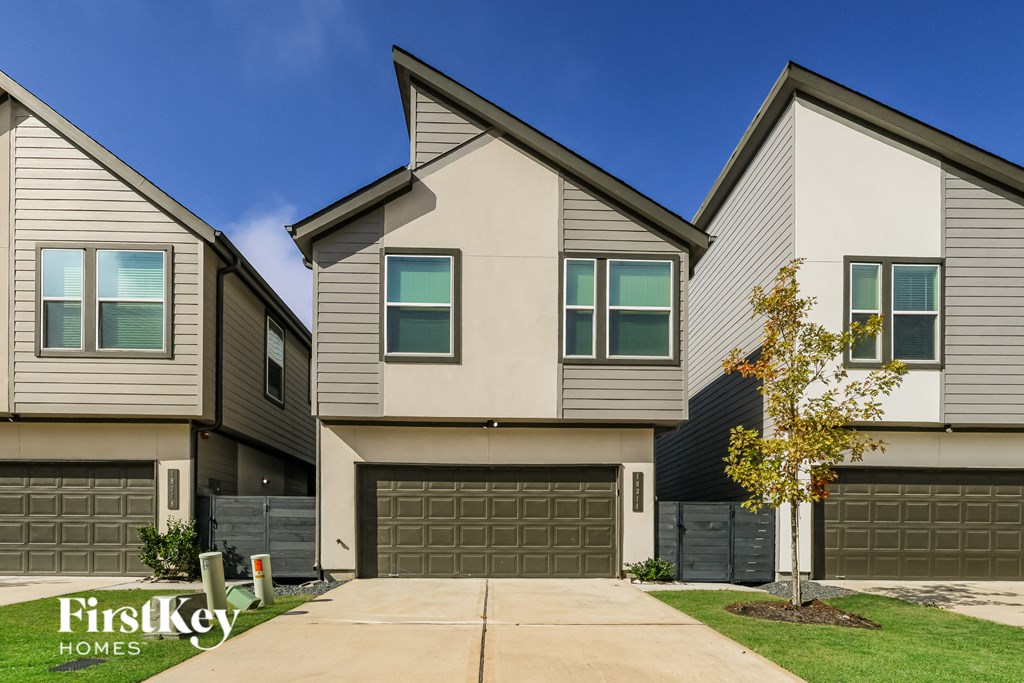 18314 W Centro Circle 3 Beds House for Rent - Photo Gallery 1