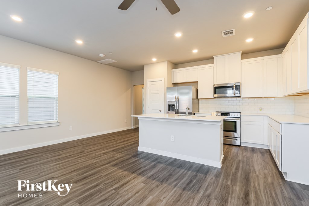 18314 W Centro Circle 3 Beds House for Rent - Photo Gallery 3