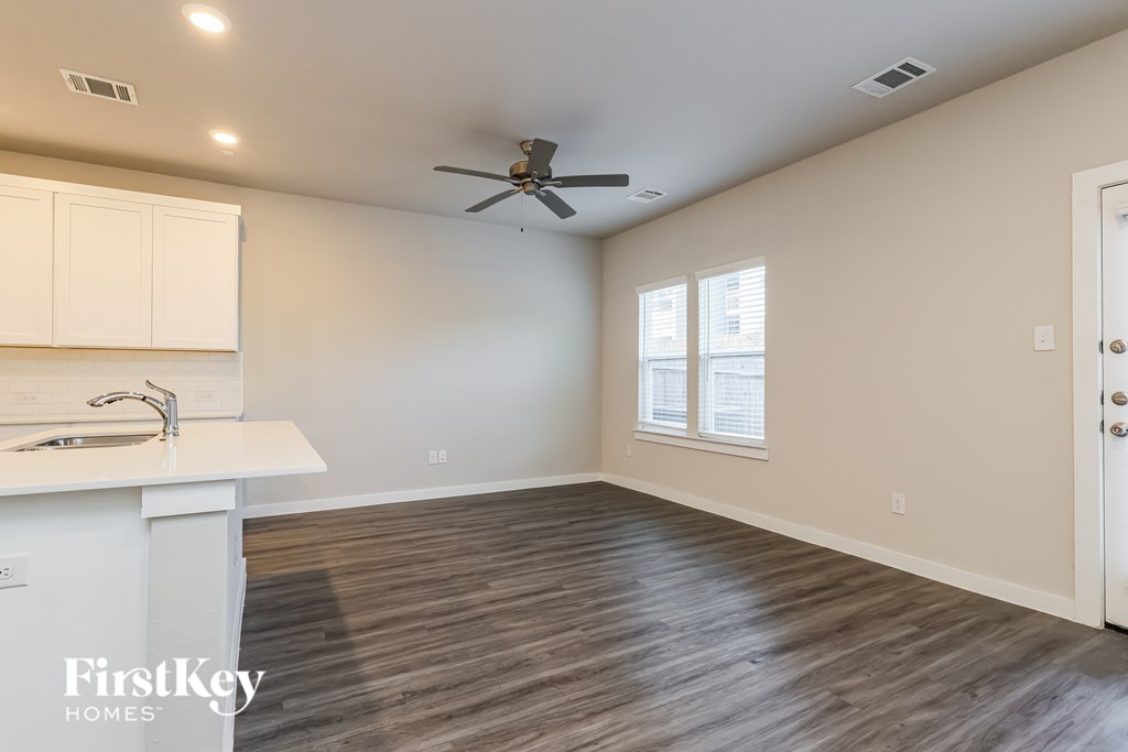 18314 W Centro Circle 3 Beds House for Rent - Photo Gallery 4