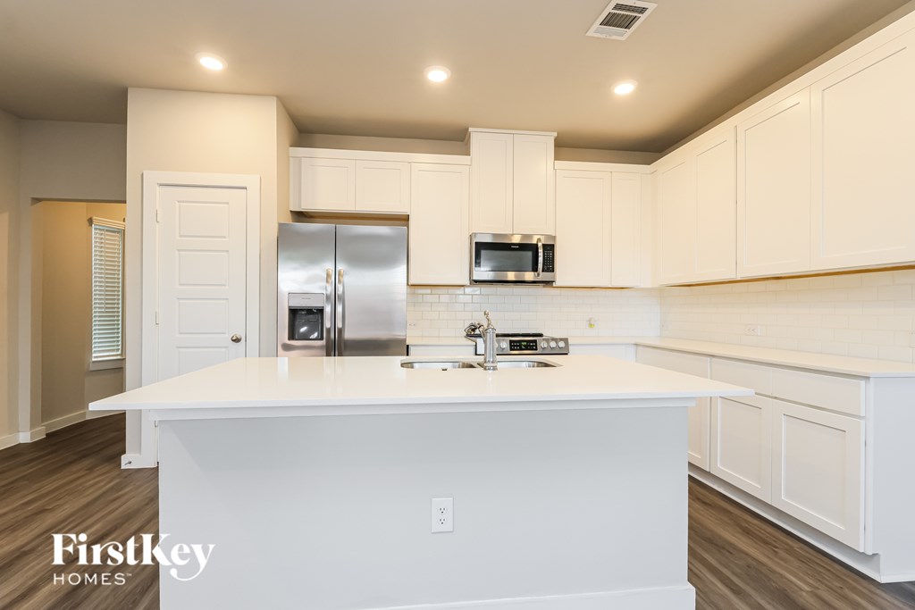 18314 W Centro Circle 3 Beds House for Rent - Photo Gallery 7