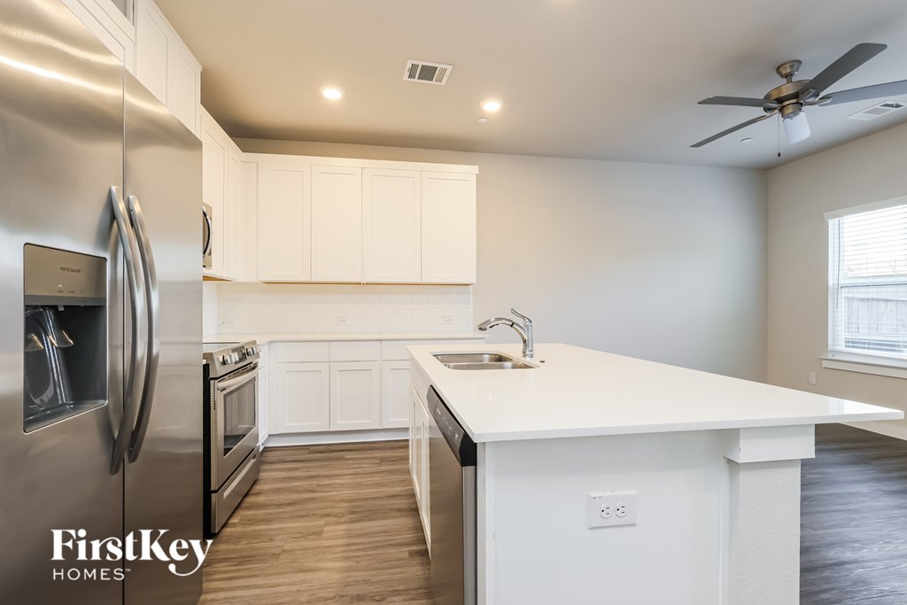 18314 W Centro Circle 3 Beds House for Rent - Photo Gallery 8