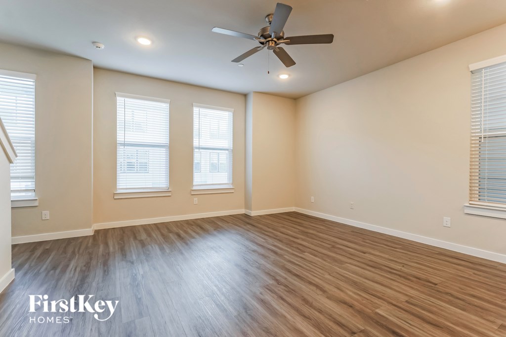 18427 Idyllic Alley 4 Beds House for Rent - Photo Gallery 2