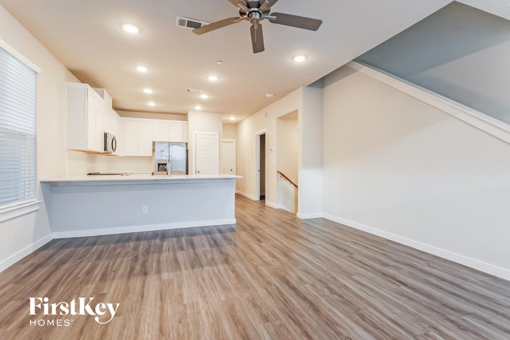 18427 Idyllic Alley 4 Beds House for Rent - Photo Gallery 4