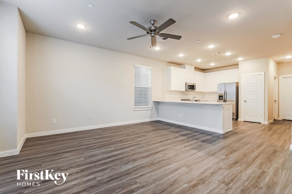 18427 Idyllic Alley 4 Beds House for Rent - Photo Gallery 5