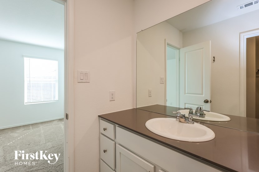 5174 Fowler Crest 4 Beds House for Rent - Photo Gallery 13