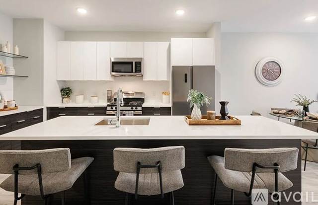 678 Ave E