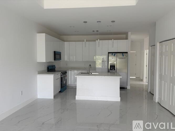 Source URL: https://prod-avail.s3.amazonaws.com/public_images/41499626/listing/e96a6660-1787-47e2-9e1a-dc0a1dc56024.jpg