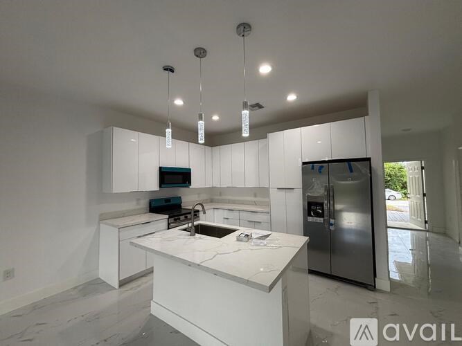 Source URL: https://prod-avail.s3.amazonaws.com/public_images/41499624/listing/98a7dc21-3220-46be-9f17-9993aa576ec8.jpg