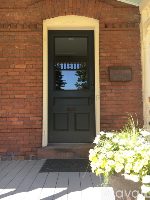 Source URL: https://prod-avail.s3.amazonaws.com/public_images/41515650/listing/Cottage(19of19).jpg