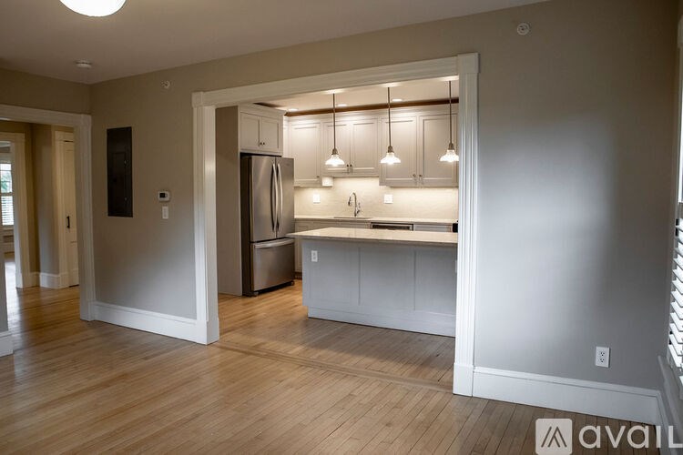 Source URL: https://prod-avail.s3.amazonaws.com/public_images/41515616/listing/Cottage(16of24).jpg