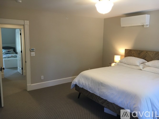 Source URL: https://prod-avail.s3.amazonaws.com/public_images/41515623/listing/Cottage(11of24).jpg