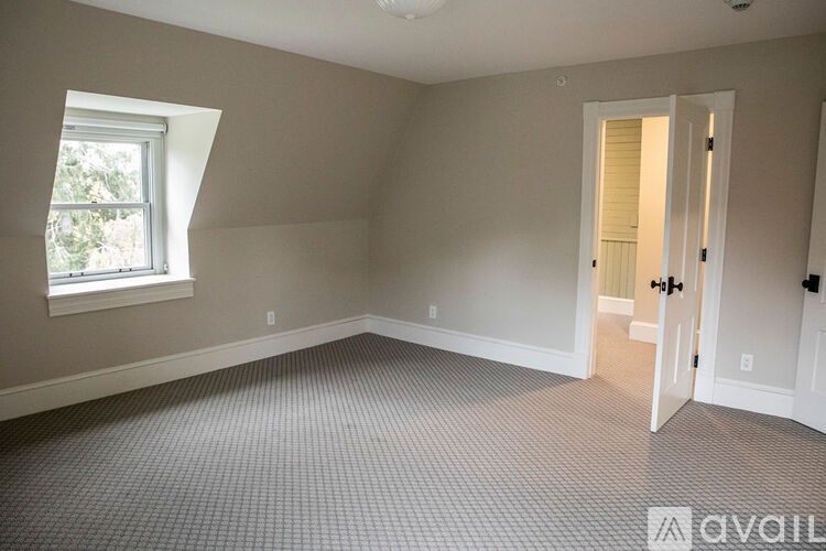 Source URL: https://prod-avail.s3.amazonaws.com/public_images/41515614/listing/Cottage(11of19).jpg