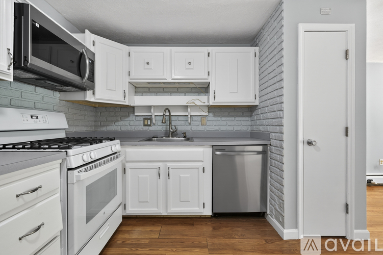 7 Karen Circle 2 Beds Condo for Rent - Photo gallery 4