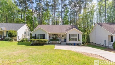A row of houses with a grassy front yard.