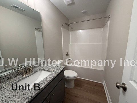 3924 GLOUCESTER DRIVE W 3 Beds Apartment for Rent