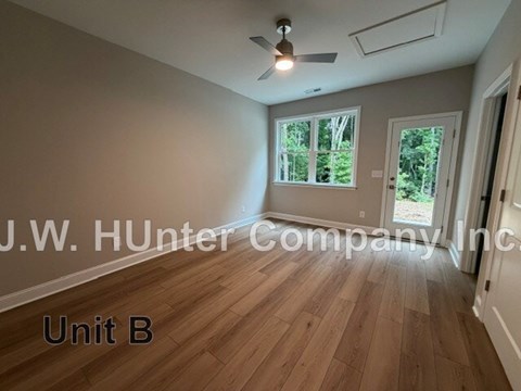 3924 GLOUCESTER DRIVE W 3 Beds Apartment for Rent