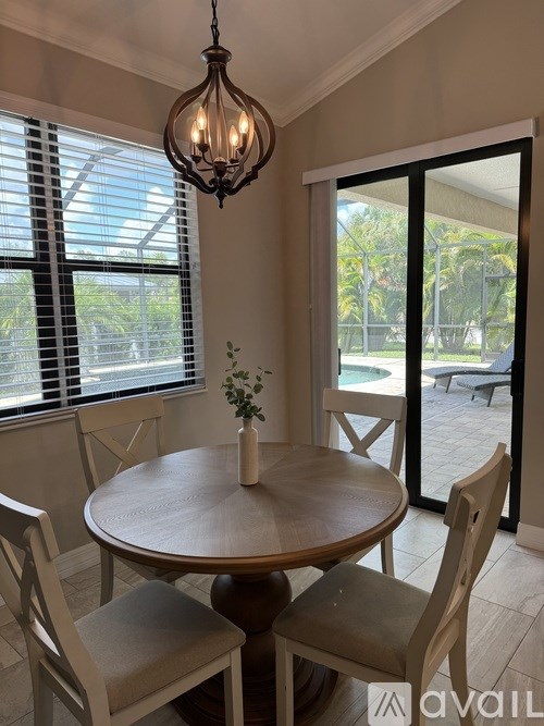 A dining room with a round table and chairs.
