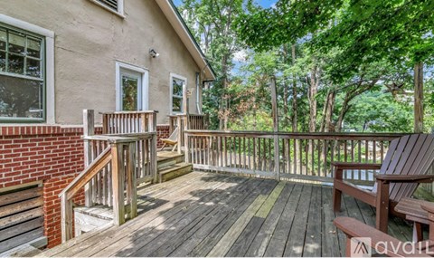 22 Fenner Avenue 3 Beds Apartment for Rent