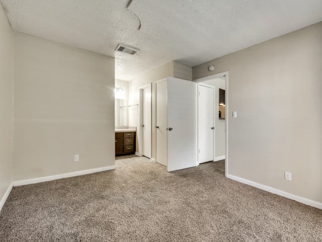 A room with a carpeted floor and a white ceiling.