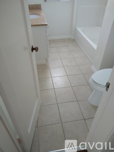 A bathroom with a toilet and a bathtub.