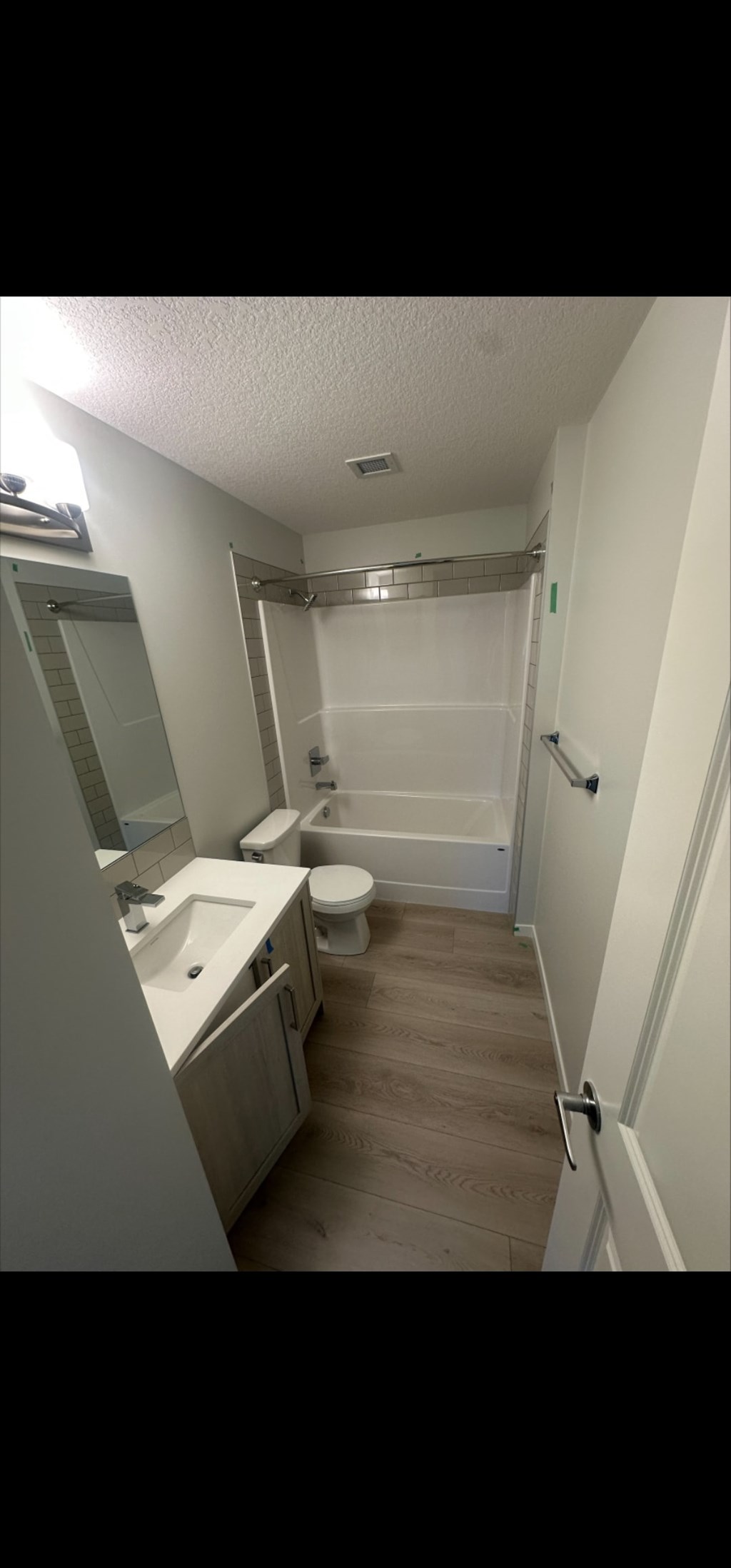 A bathroom with a toilet, sink, and bathtub.