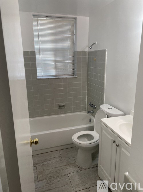 A bathroom with a toilet, sink, and bathtub.