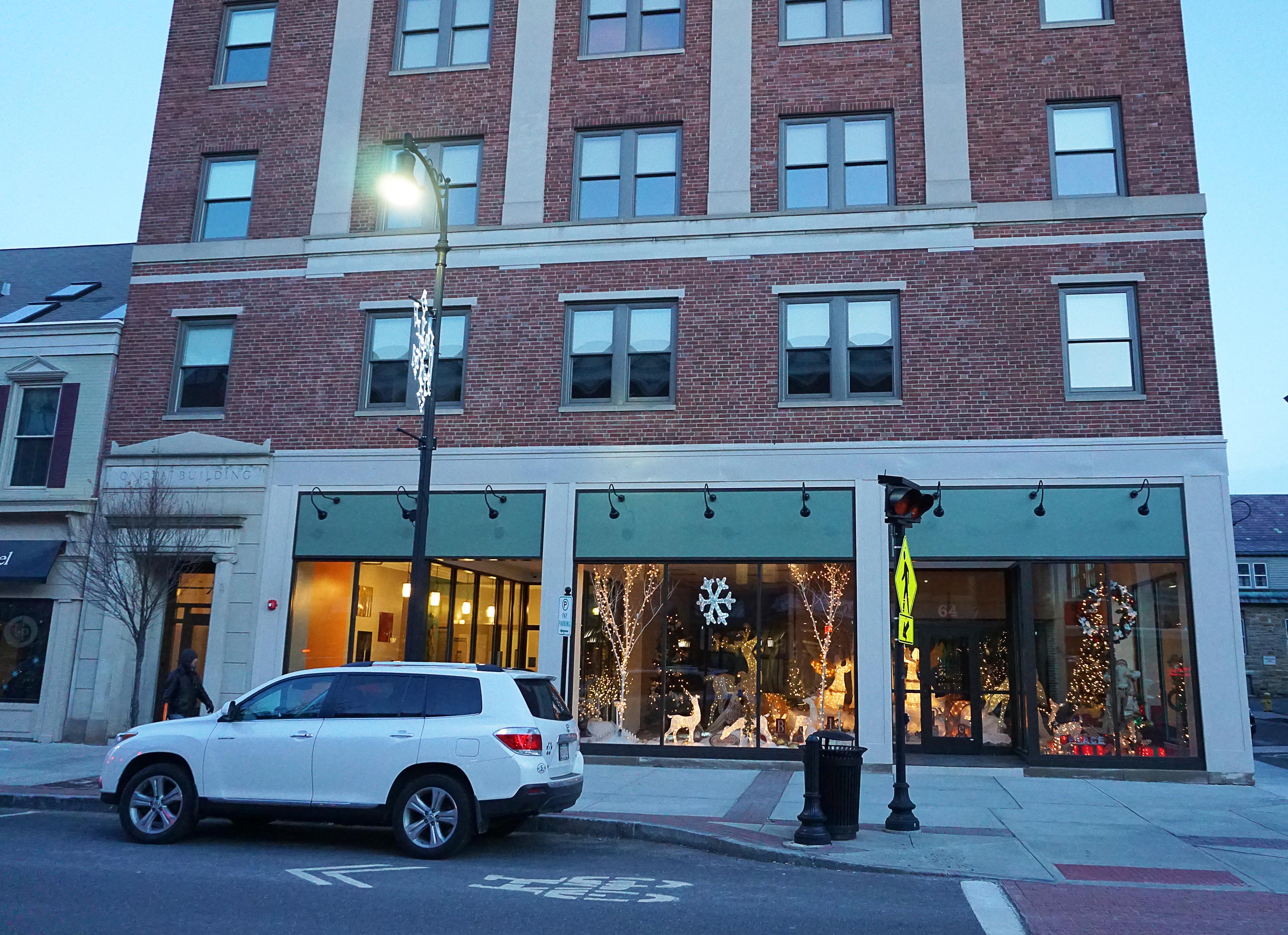 Onota 74 Holiday Winter Display