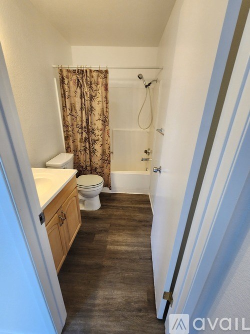 A bathroom with a toilet, sink, and bathtub.