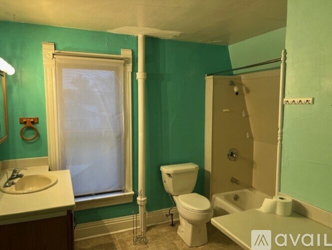 A bathroom with a toilet, sink, and bathtub.