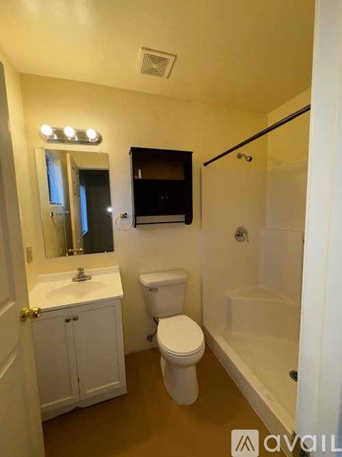 A bathroom with a toilet, sink, and bathtub.