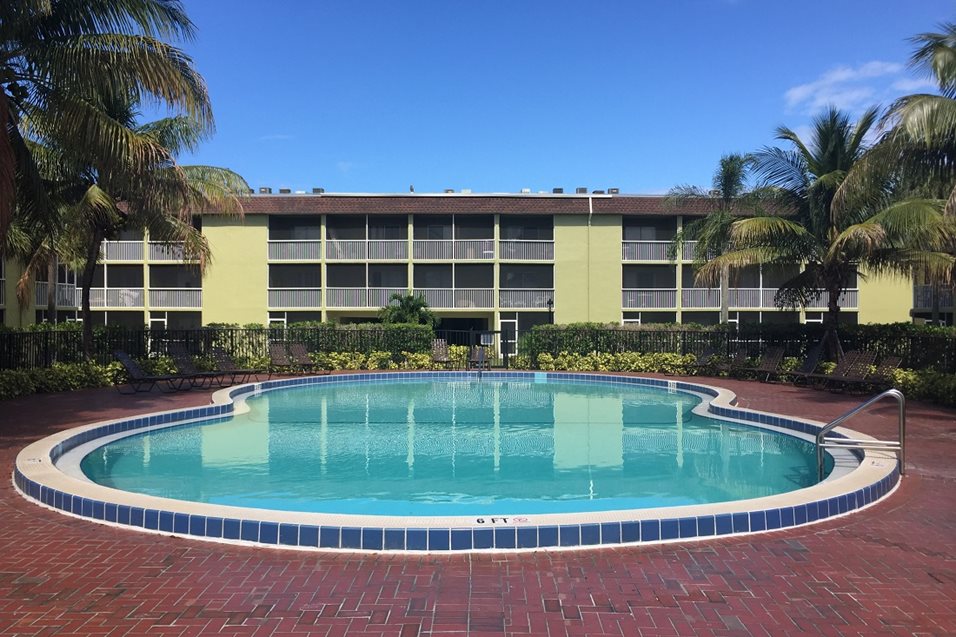 Coronado Springs Apartments in Palm Springs, FL